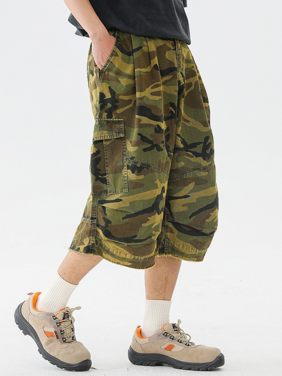 CampShell - Unisex Multi-Pocket Camouflage Relaxed Shorts